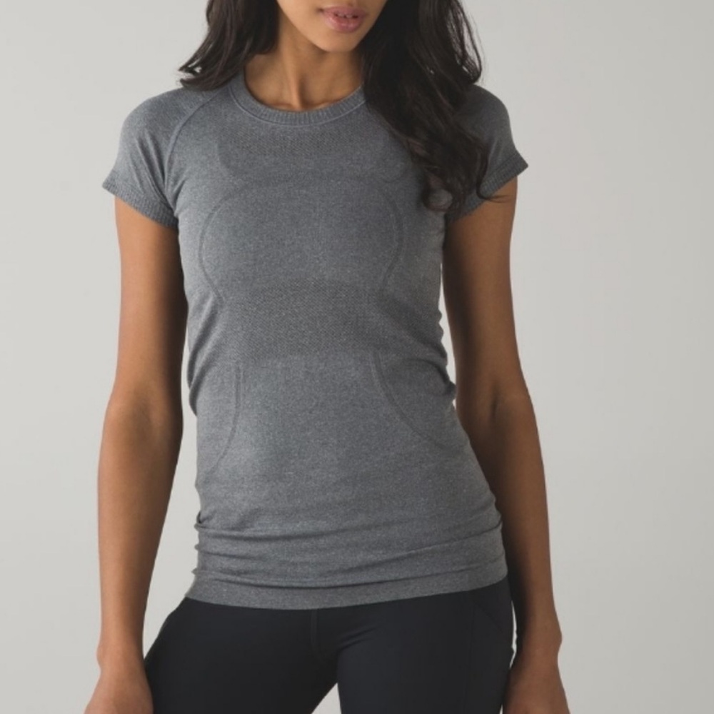 lululemon athletica Heathered Slate Gray Swiftly Tech Short Sleeve Crew Size 4